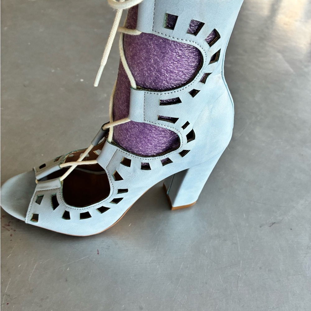 Elegant Light Blue Women's Cutout Heels SZ 7